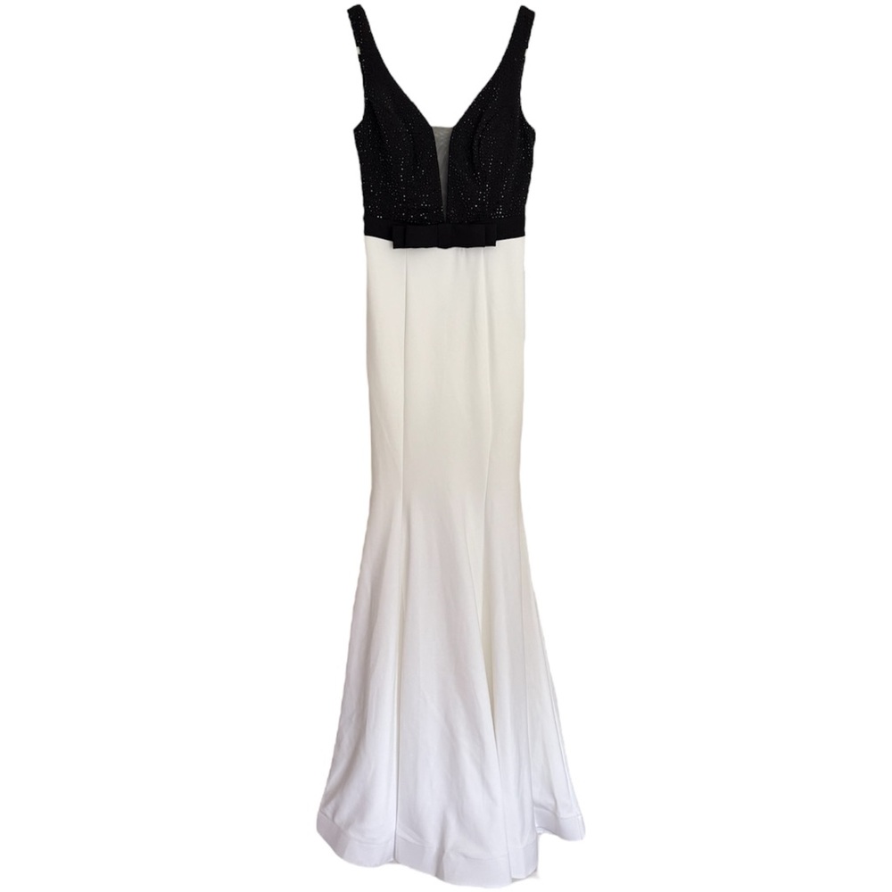 White Sleeveless V-Neck Prom Gown